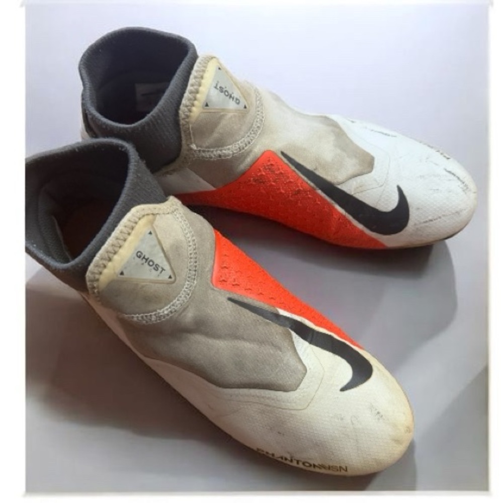 Nike Phantom Vision Academy DF FG Soccer Cleats
Men’s Size 8